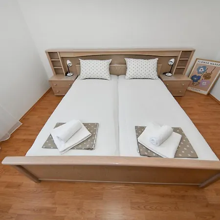 Light - With Air Conditioning Gostinjska kuća 4*