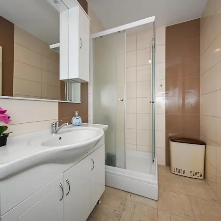 Light - With Air Conditioning 4* Zadar