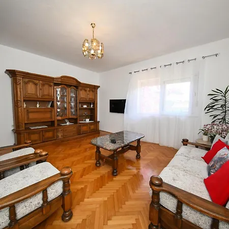 Light - With Air Conditioning 4* Zadar