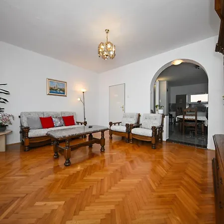 Gostinjska kuća Light - With Air Conditioning 4*