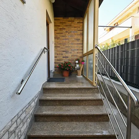 Gostinjska kuća Light - With Air Conditioning 4*